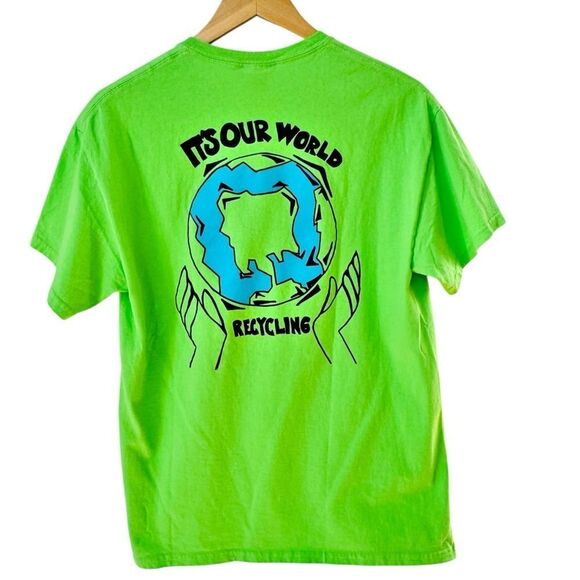 Gildan Recycling It’s Our World Green Crewneck Graphic Tee. Medium. - Picture 3 of 6